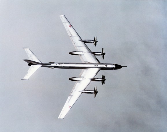 http://astro-notes.org/memo/tu-95_wingspan.jpg