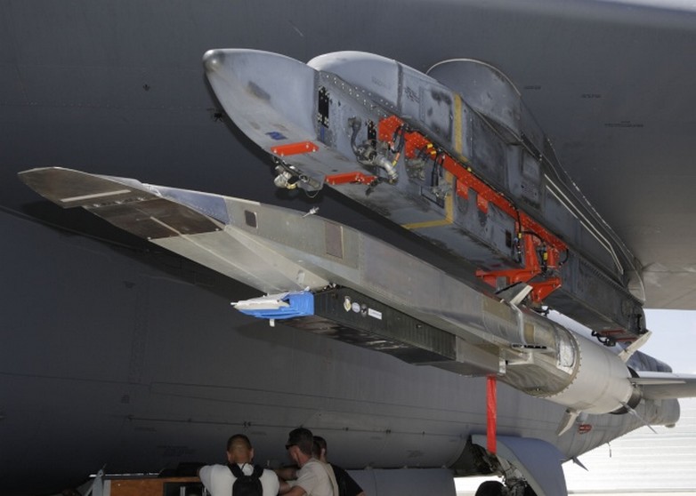 http://astro-notes.org/memo/x-51 waverider sous b52.jpg