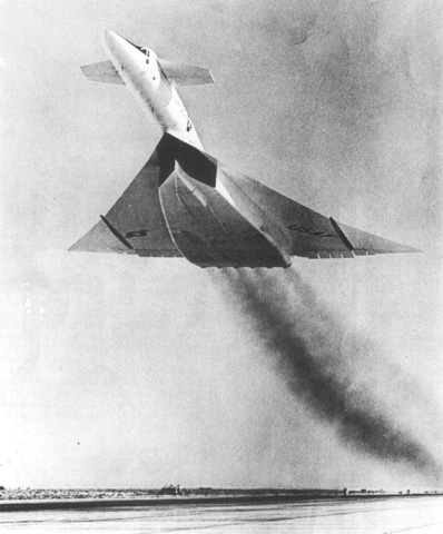 http://astro-notes.org/memo/xb70-decolle.jpg